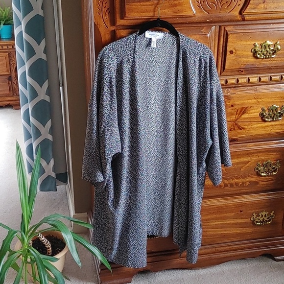 Addition Elle Tops - Women's Addition Elle Black & White Cheetah Print Kimono Style Jacket 1X/2X
